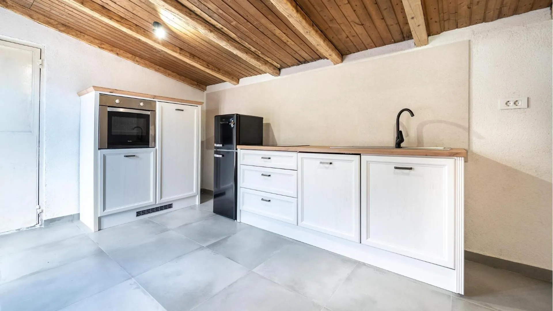 4 Bedroom Awesome Home In Polaca בית נופש