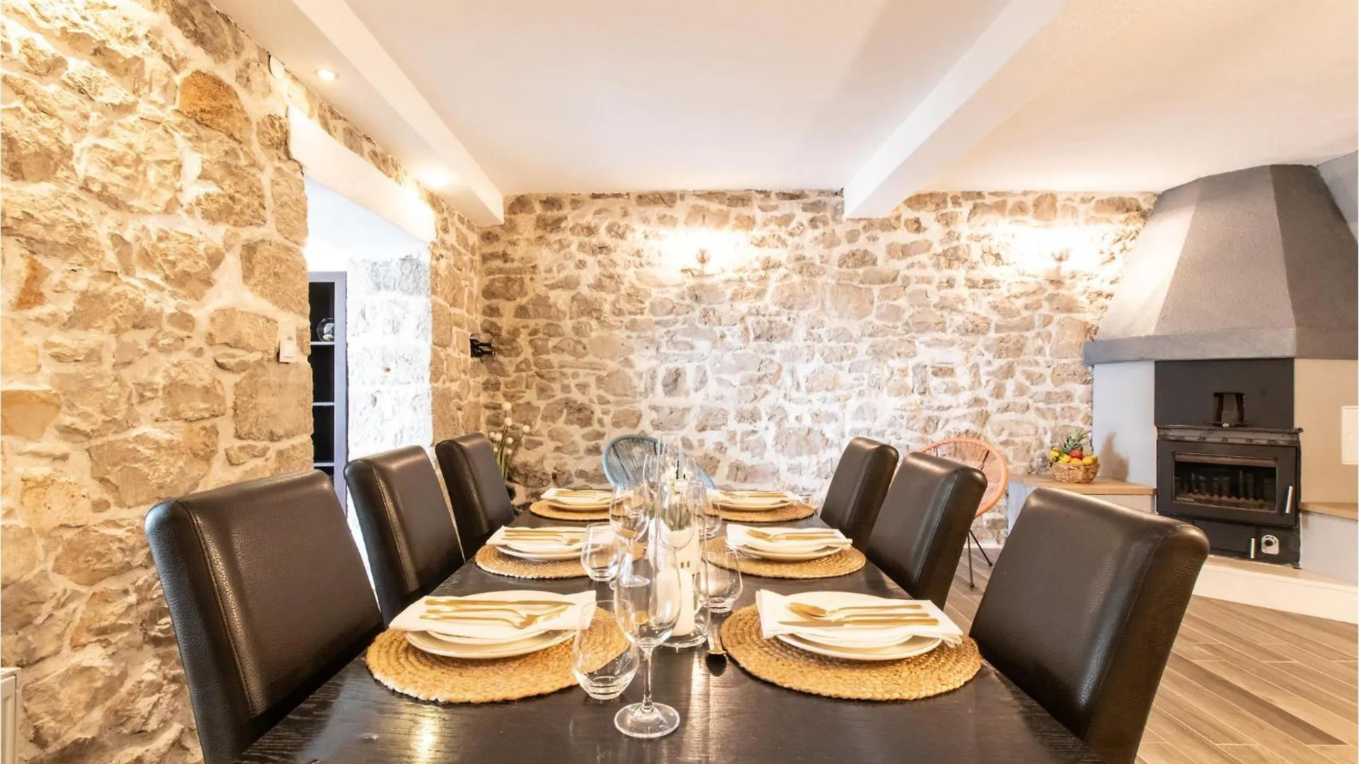 4 Bedroom Awesome Home In Polaca בית נופש